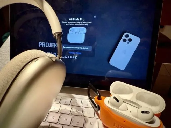 Jak jednocześnie podłączyć 2 pary słuchawek Bluetooth do telefonu bez opóźnień